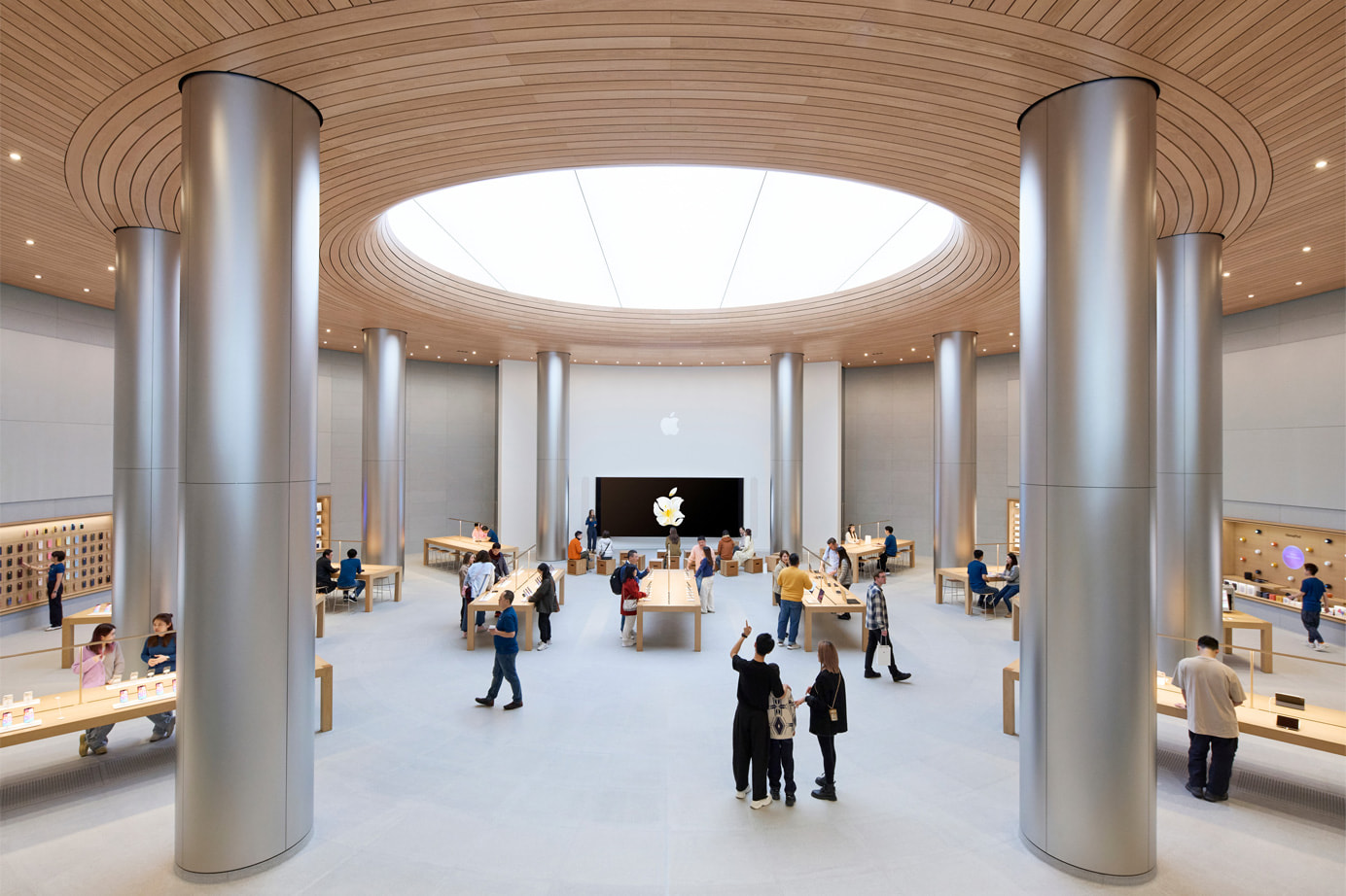 Apple-Jingan-China-media-preview-Forum_big.jpg.medium_2x.jpg
