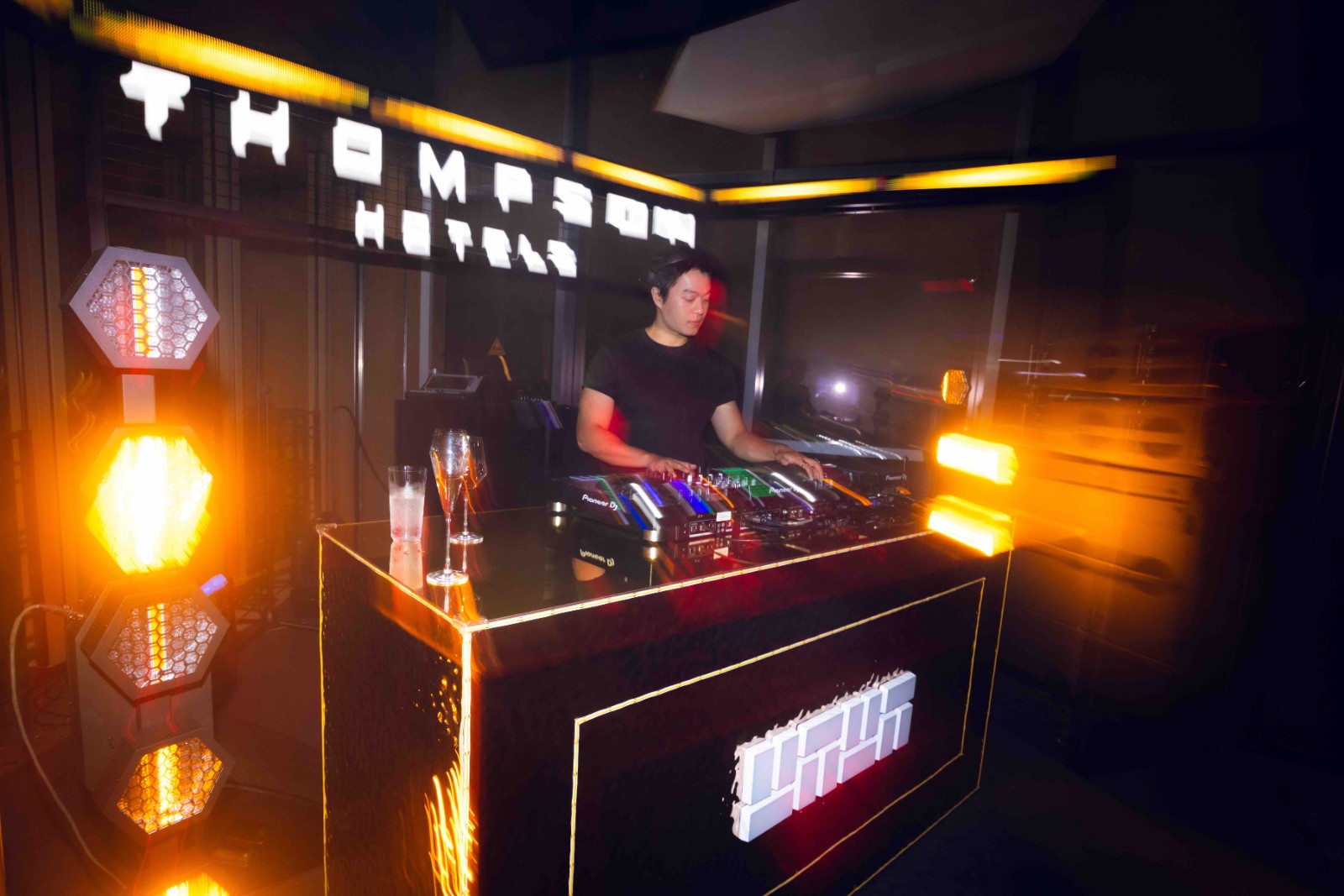 1761904515217665.jpg 12. 灵感启幕之夜色律动派对.jpg