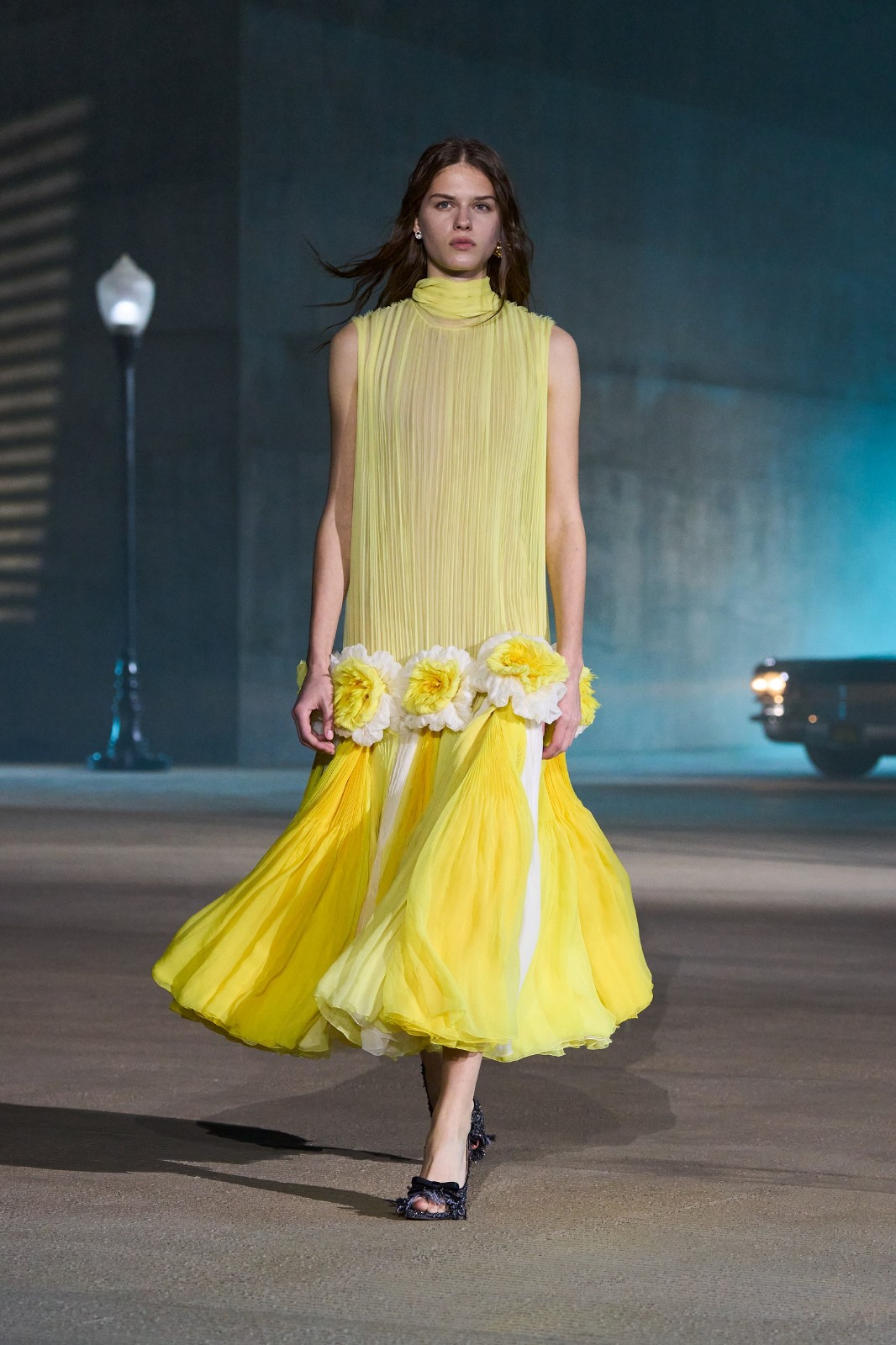 DIOR_W_RTW_CRUISE27_FRONT_LOOK_01_2x3.jpg